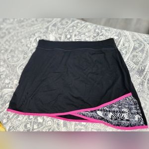 Cute athletic skirt with built in shorts!
